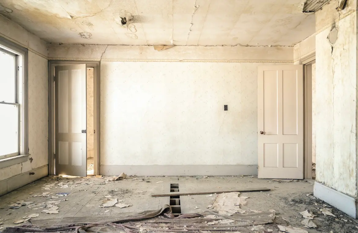 Waste disposal crew managing a cleanout project in Commerce